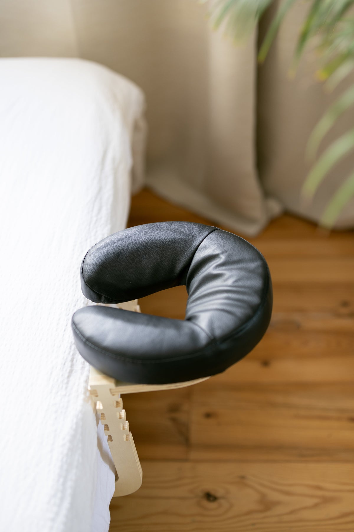Massagekussen met gat voor op bed: waarom ondersteuning eronder telt
