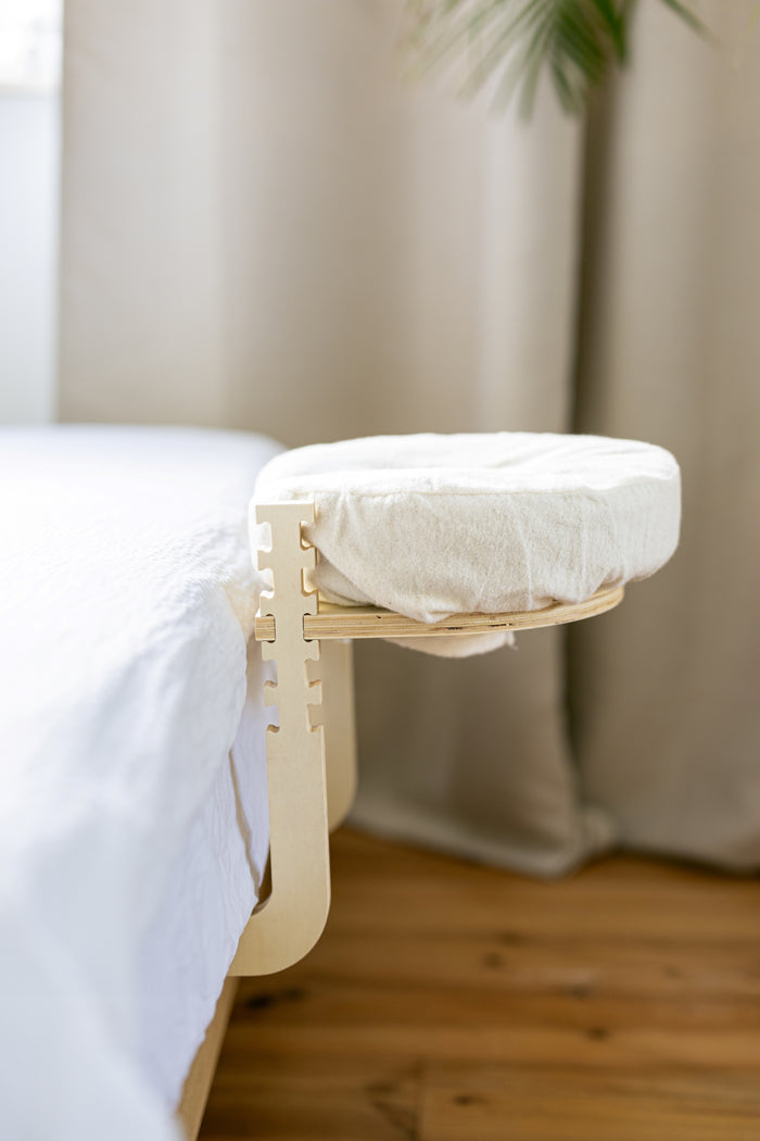 O conjunto montado na extremidade de uma cama